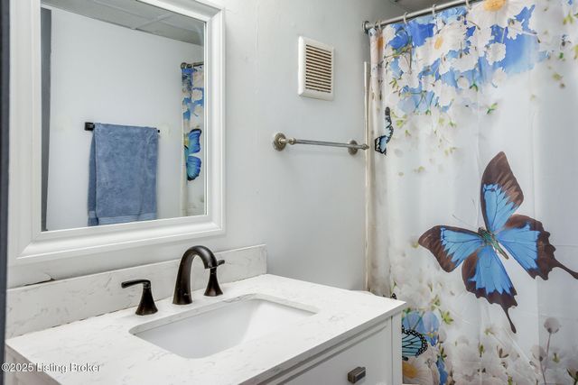 3504 Lodge Ln APT 132, Louisville, KY 40218