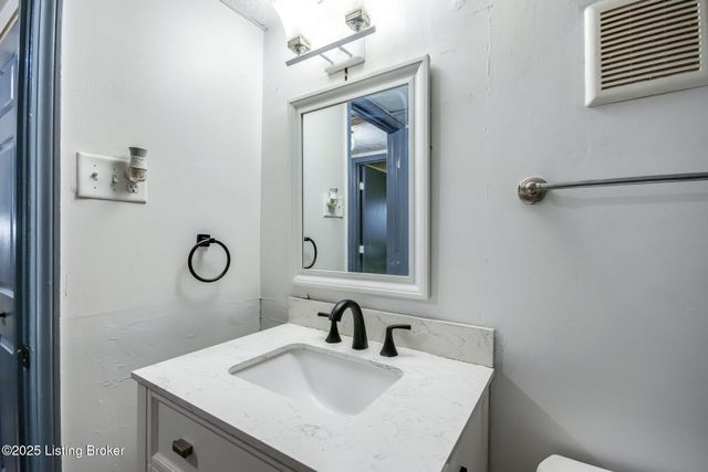 3504 Lodge Ln APT 132, Louisville, KY 40218