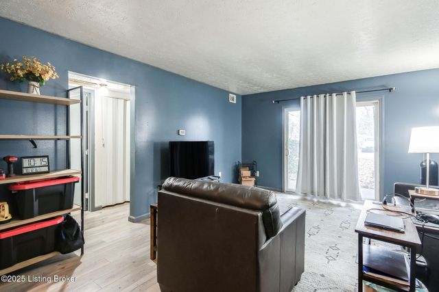 3504 Lodge Ln APT 132, Louisville, KY 40218