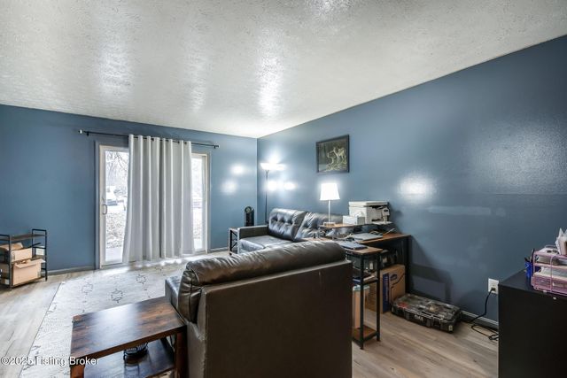 3504 Lodge Ln APT 132, Louisville, KY 40218