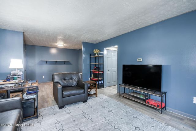 3504 Lodge Ln APT 132, Louisville, KY 40218