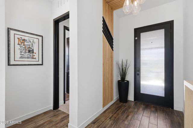 822 E HOPI Trail, Phoenix, AZ 85042