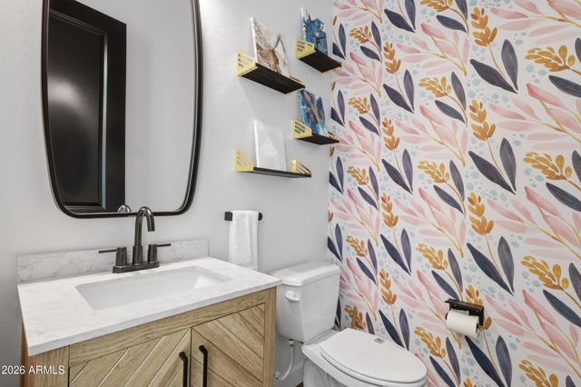 822 E HOPI Trail, Phoenix, AZ 85042
