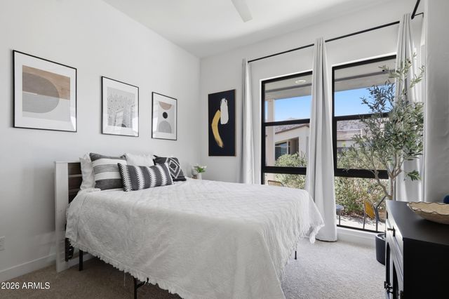 822 E HOPI Trail, Phoenix, AZ 85042