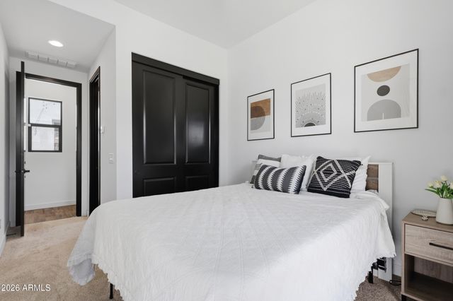 822 E HOPI Trail, Phoenix, AZ 85042