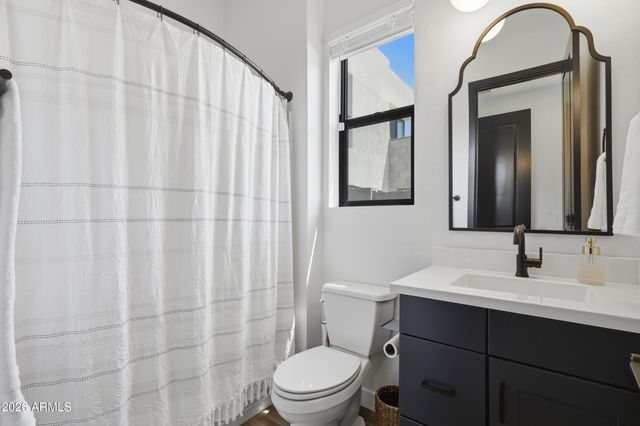822 E HOPI Trail, Phoenix, AZ 85042