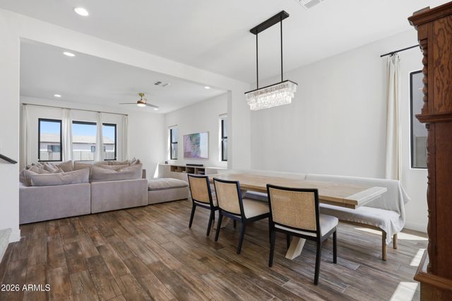 822 E HOPI Trail, Phoenix, AZ 85042