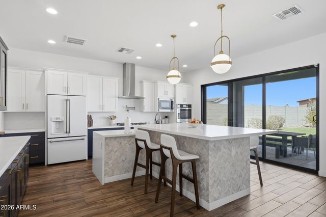822 E HOPI Trail, Phoenix, AZ 85042