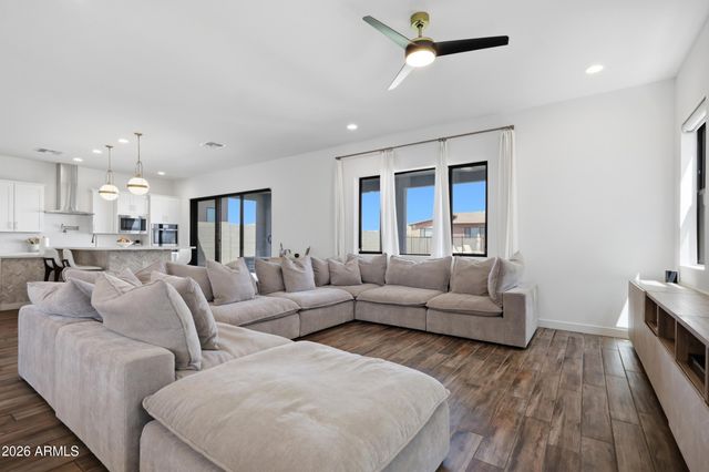 822 E HOPI Trail, Phoenix, AZ 85042