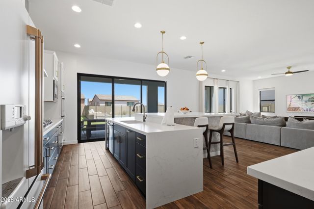 822 E HOPI Trail, Phoenix, AZ 85042