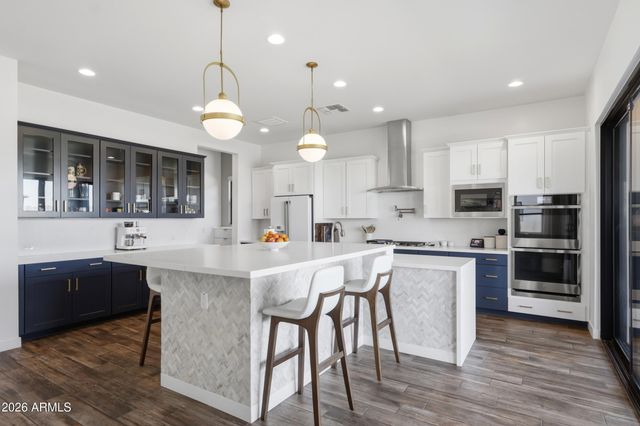 822 E HOPI Trail, Phoenix, AZ 85042