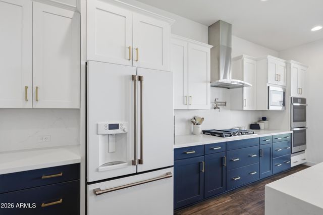 822 E HOPI Trail, Phoenix, AZ 85042