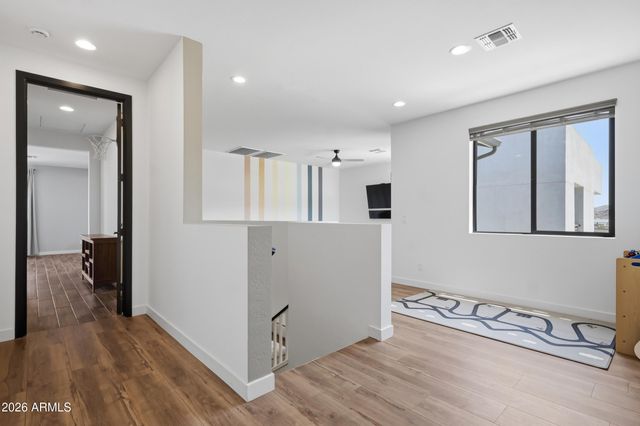 822 E HOPI Trail, Phoenix, AZ 85042