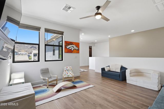 822 E HOPI Trail, Phoenix, AZ 85042