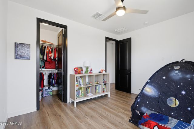 822 E HOPI Trail, Phoenix, AZ 85042