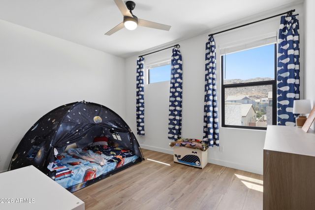822 E HOPI Trail, Phoenix, AZ 85042