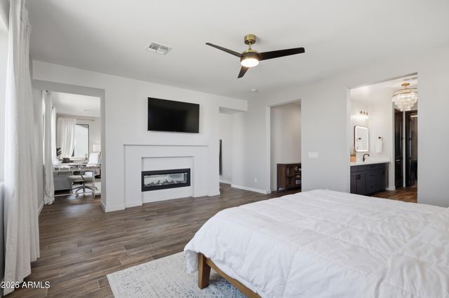 822 E HOPI Trail, Phoenix, AZ 85042