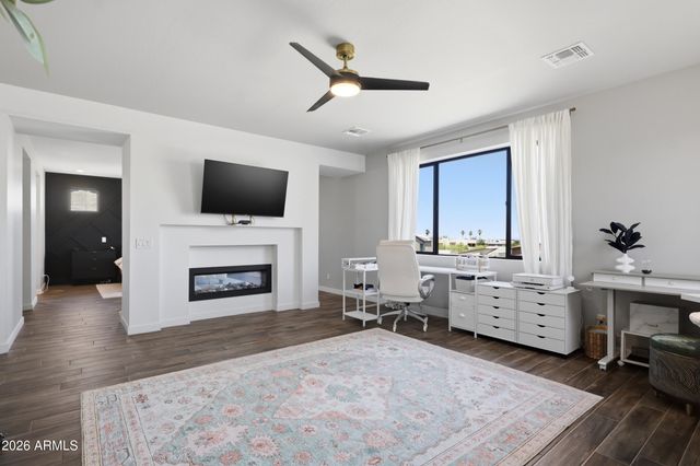 822 E HOPI Trail, Phoenix, AZ 85042