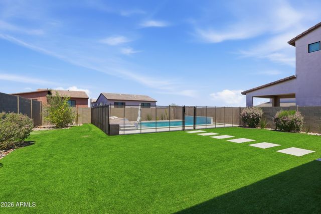822 E HOPI Trail, Phoenix, AZ 85042