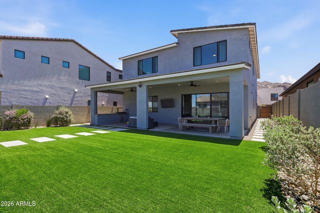 822 E HOPI Trail, Phoenix, AZ 85042