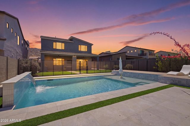 822 E HOPI Trail, Phoenix, AZ 85042