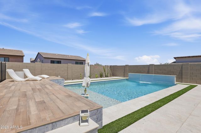 822 E HOPI Trail, Phoenix, AZ 85042