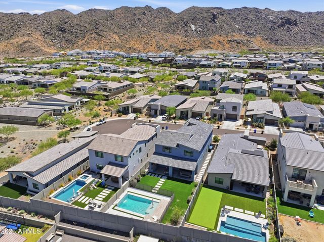822 E HOPI Trail, Phoenix, AZ 85042