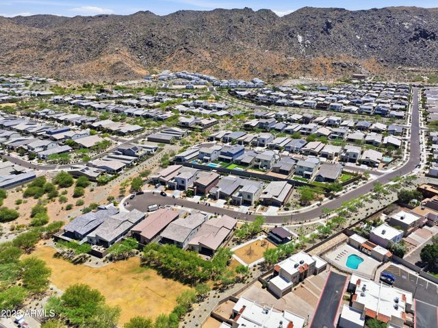 822 E HOPI Trail, Phoenix, AZ 85042