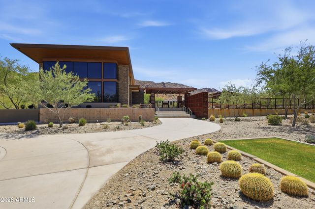 822 E HOPI Trail, Phoenix, AZ 85042