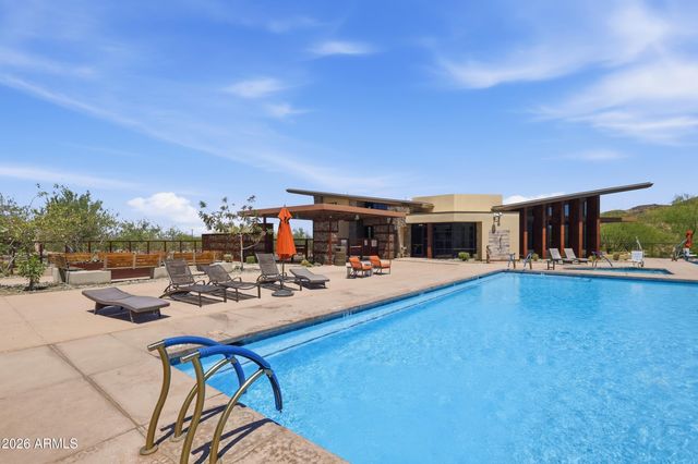 822 E HOPI Trail, Phoenix, AZ 85042