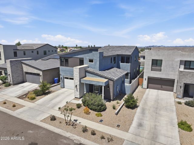 822 E HOPI Trail, Phoenix, AZ 85042