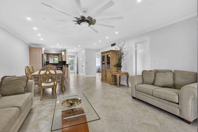 59 Plymouth G, West Palm Beach, FL 33417