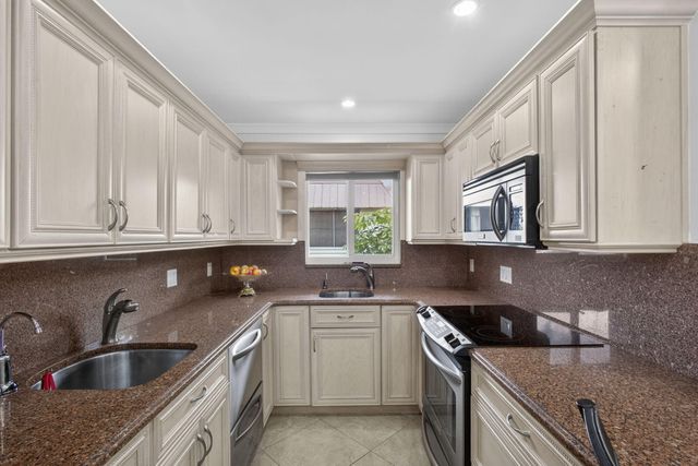 59 Plymouth G, West Palm Beach, FL 33417