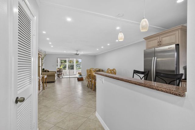 59 Plymouth G, West Palm Beach, FL 33417