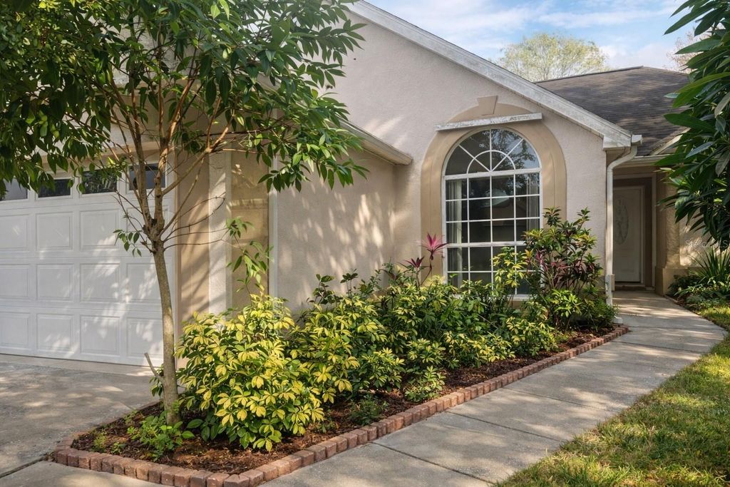 Image 4 of property listing at 1901 ASHLEY OAKS COURT, St Cloud, FL 34771