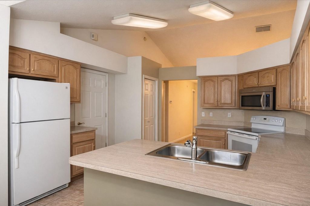 Image 9 of property listing at 1901 ASHLEY OAKS COURT, St Cloud, FL 34771