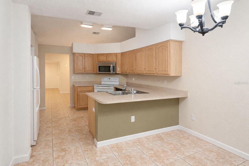 Image 10 of property listing at 1901 ASHLEY OAKS COURT, St Cloud, FL 34771