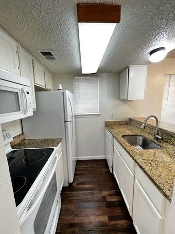 7621 MCCALLUM Boulevard 114, Dallas, TX 75252