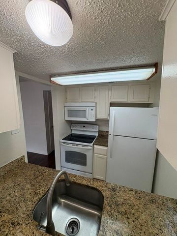 7621 MCCALLUM Boulevard 114, Dallas, TX 75252