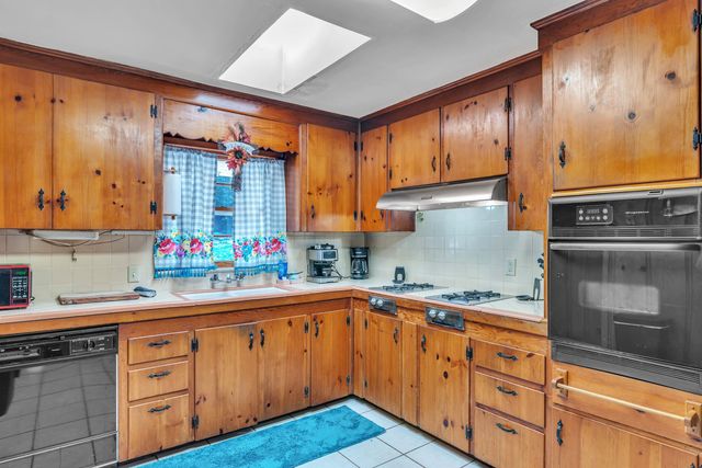 3704 John Reagan St, Marshall, TX 75672