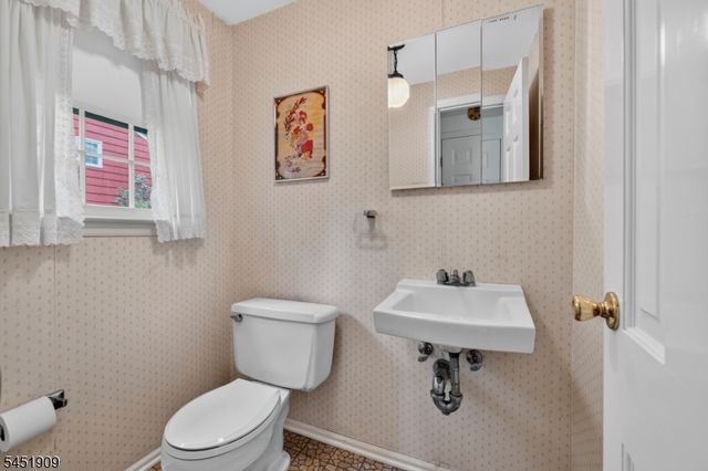 48 Sherbrooke Dr, Florham Park Boro, NJ 07932