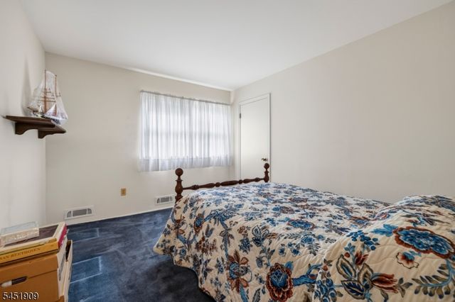 48 Sherbrooke Dr, Florham Park Boro, NJ 07932