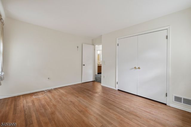 48 Sherbrooke Dr, Florham Park Boro, NJ 07932