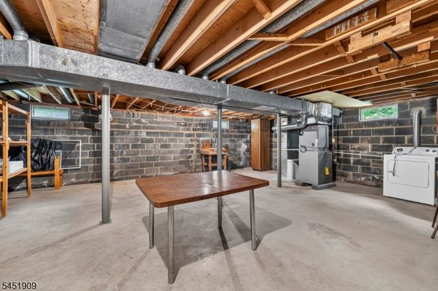 48 Sherbrooke Dr, Florham Park Boro, NJ 07932