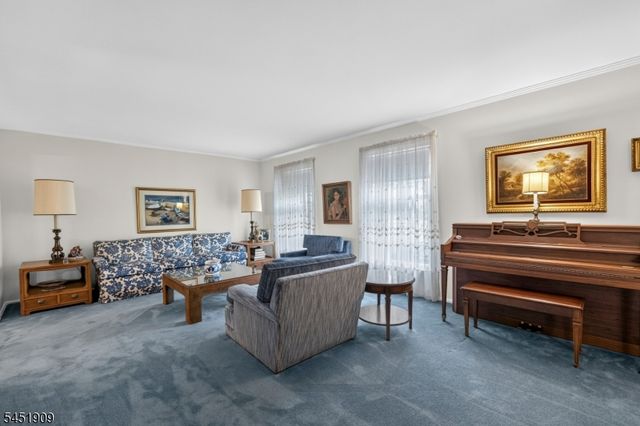 48 Sherbrooke Dr, Florham Park Boro, NJ 07932