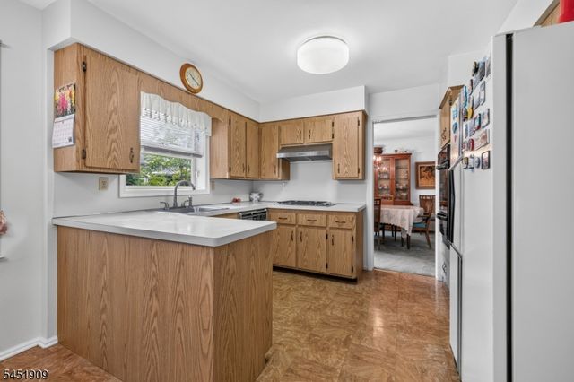 48 Sherbrooke Dr, Florham Park Boro, NJ 07932