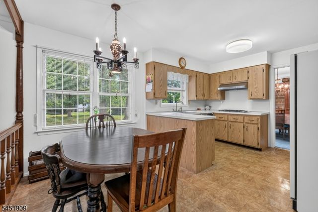 48 Sherbrooke Dr, Florham Park Boro, NJ 07932