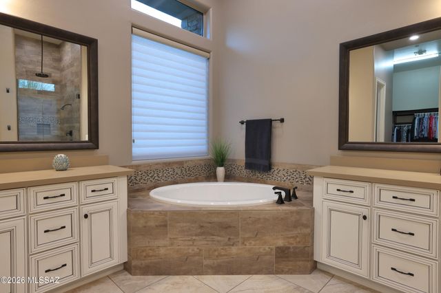 420 W Echo Point Place, Oro Valley, AZ 85755