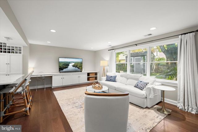 6366 11TH RD N, Arlington, VA 22205