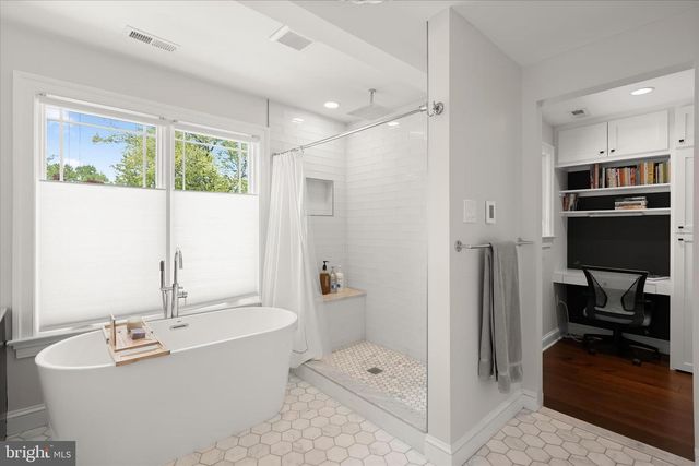 6366 11TH RD N, Arlington, VA 22205